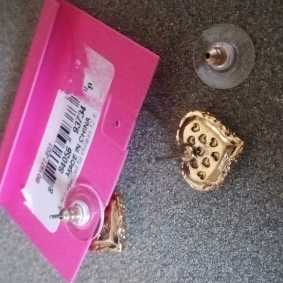 New Vintage BETSEY JOHNSON Leaping Leopards Faceted Leopard Print Heart Earrings - Picture 7 of 7